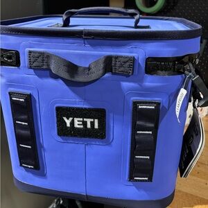 YETI 12 Can Hopper Flip Cooler